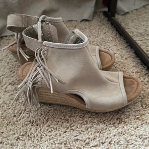Minnetonka Wedges